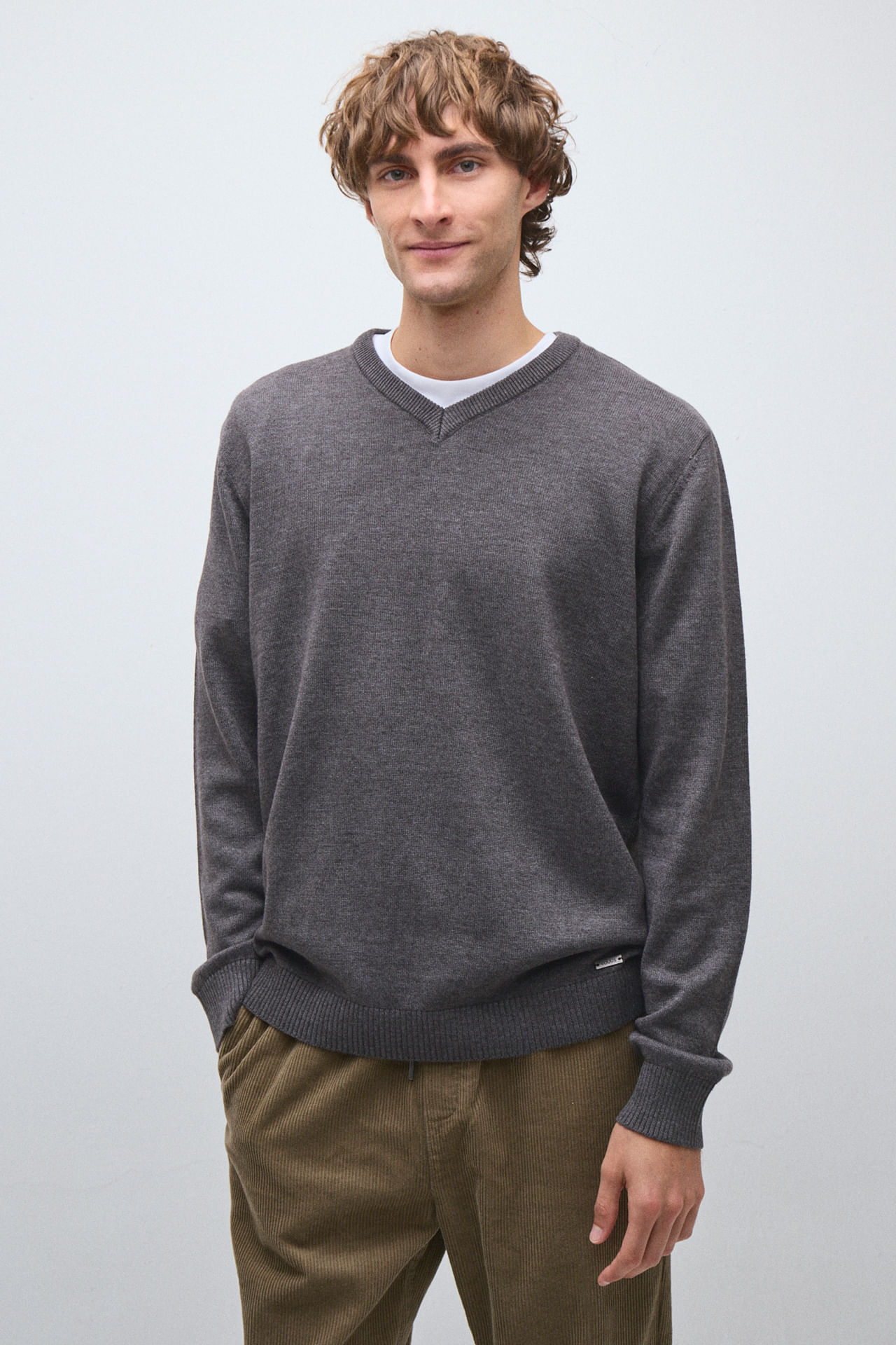 Sweater cuello V liso