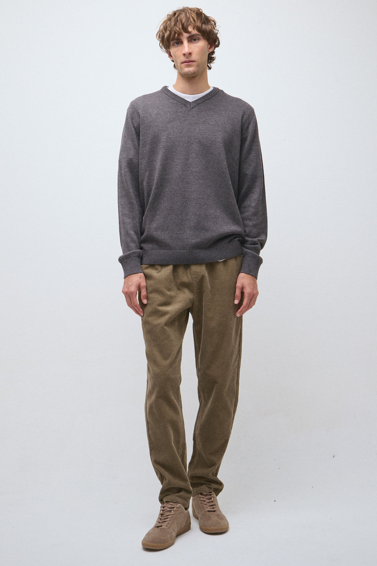 Sweater cuello V liso — imagen 4