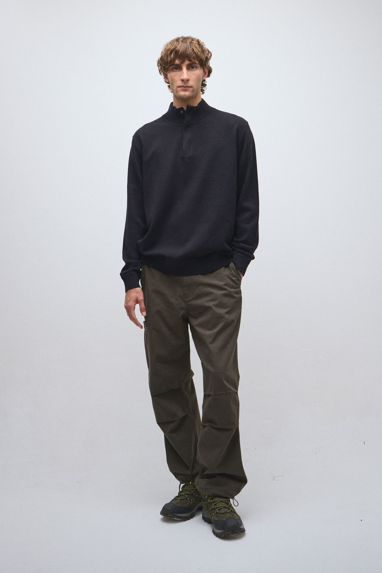 Sweater medio cierre liso