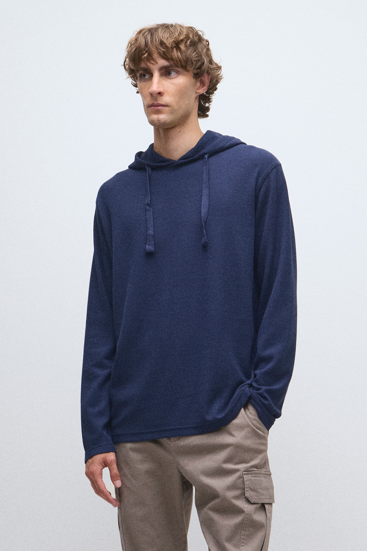 Remera tramada con capucha — imagen 2